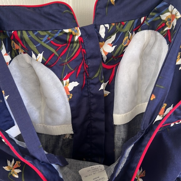 Vintage 1980s sun dress.  Dark blue with red flowers & red piping & buttons. - Picture 8 of 10